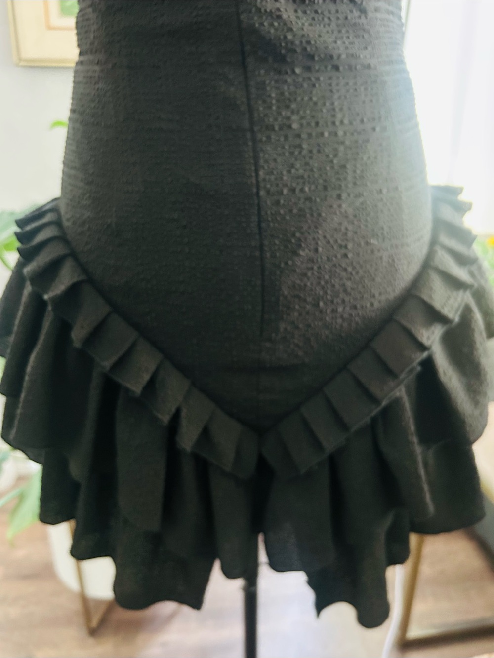 PrettyLittleThing Black Textured Puff Sleeve Frill Skirt Bodycon Dress - Picture 8 of 9